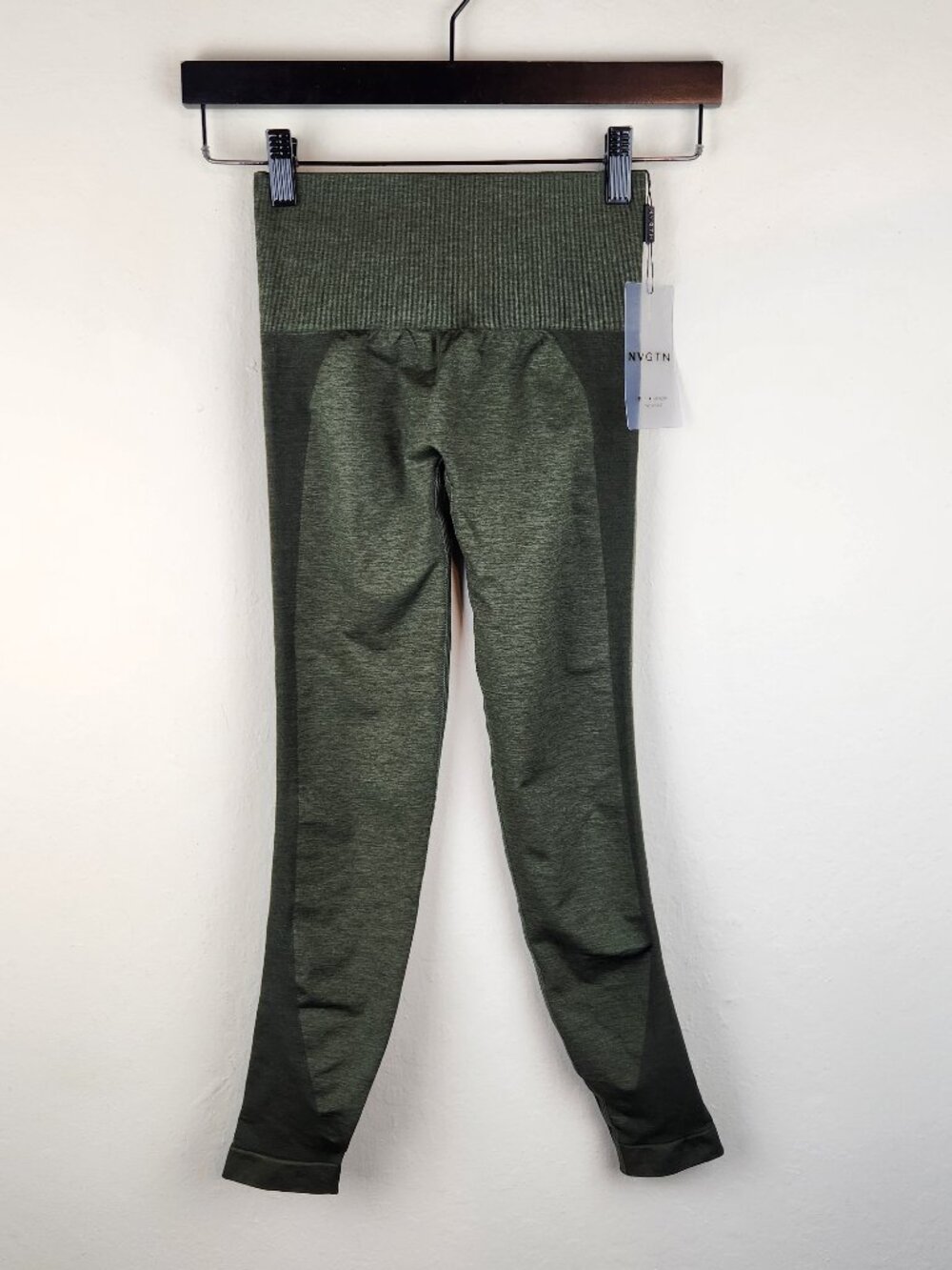 NWT NVGTN Green Seamless Scrunch Cropped Leggings XS